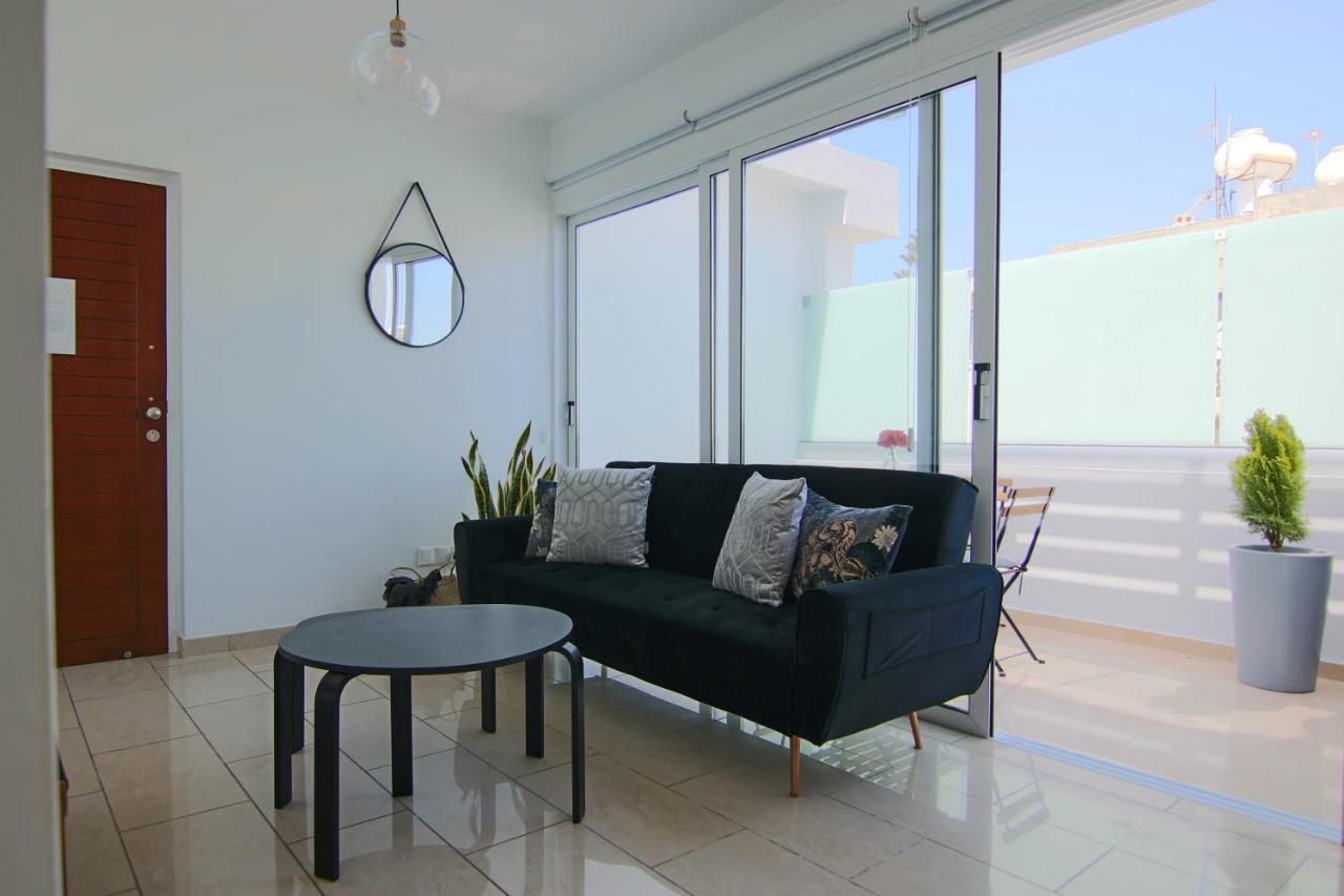 Апартаменты Phaedrus Living: Seaside Luxury Flat Lighthouse 62 Пафос Экстерьер фото